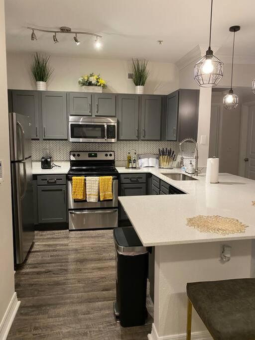 Your Warm Spacious Unit With Pool - Medical Center Houston Esterno foto